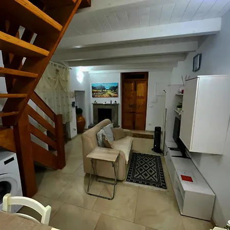La Casa Sotto Il Castello!