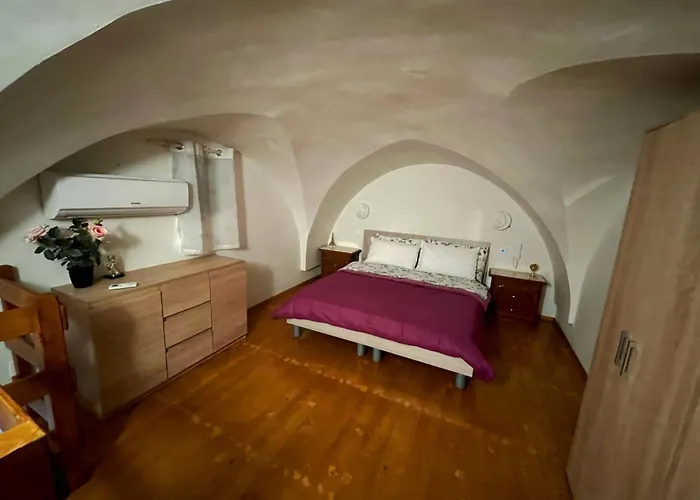 La Casa Sotto Il Castello! קרוביניו